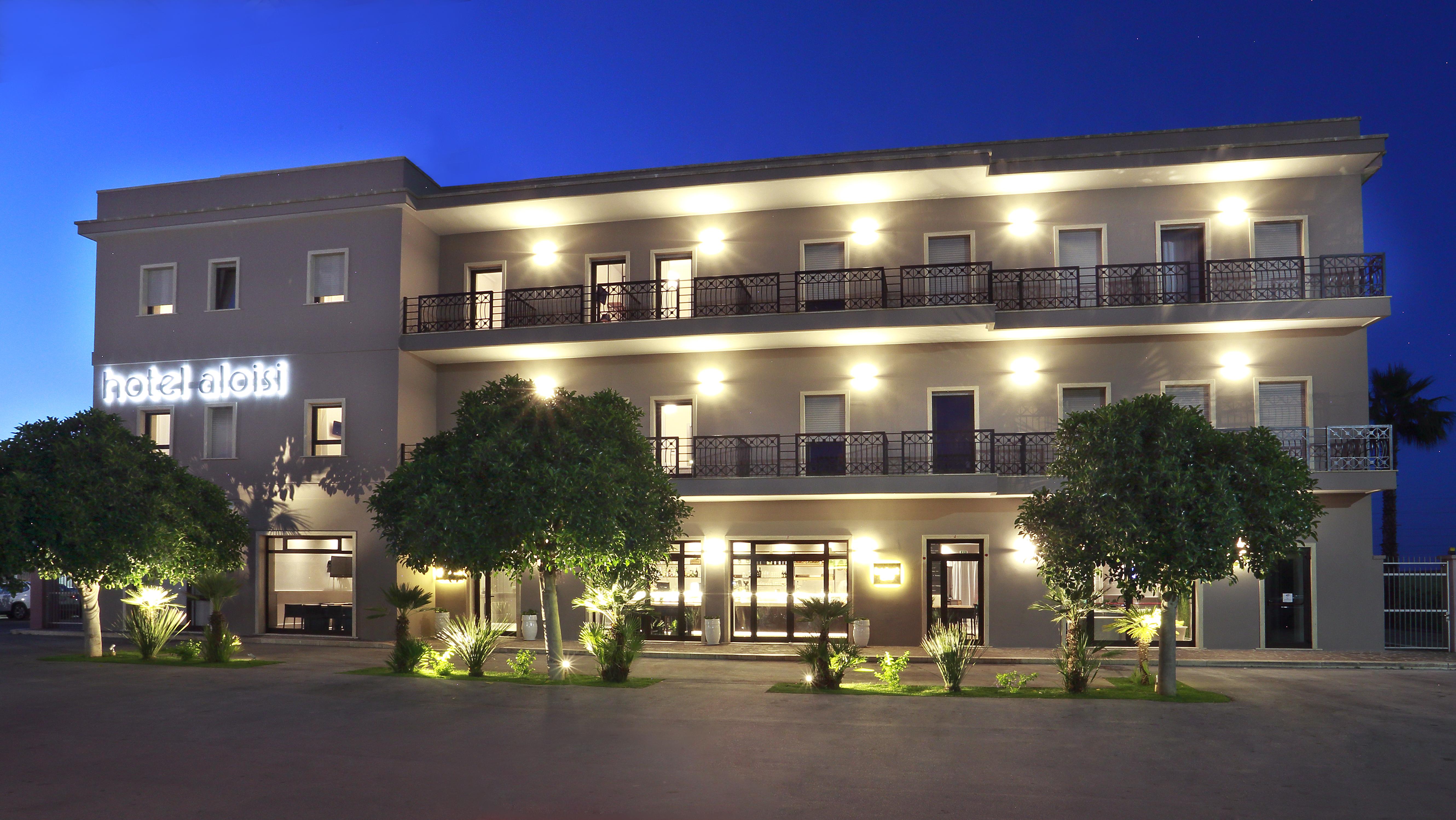 לצ'ה Hotel Aloisi מראה חיצוני תמונה